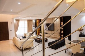 Interior - 4 Bedroom En-Suite, Wi-Fi, Secured, 24/7 Power (Lagos)