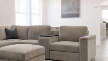 智能电视、桌上足球