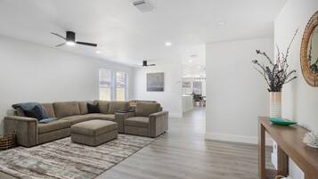 智能电视、桌上足球