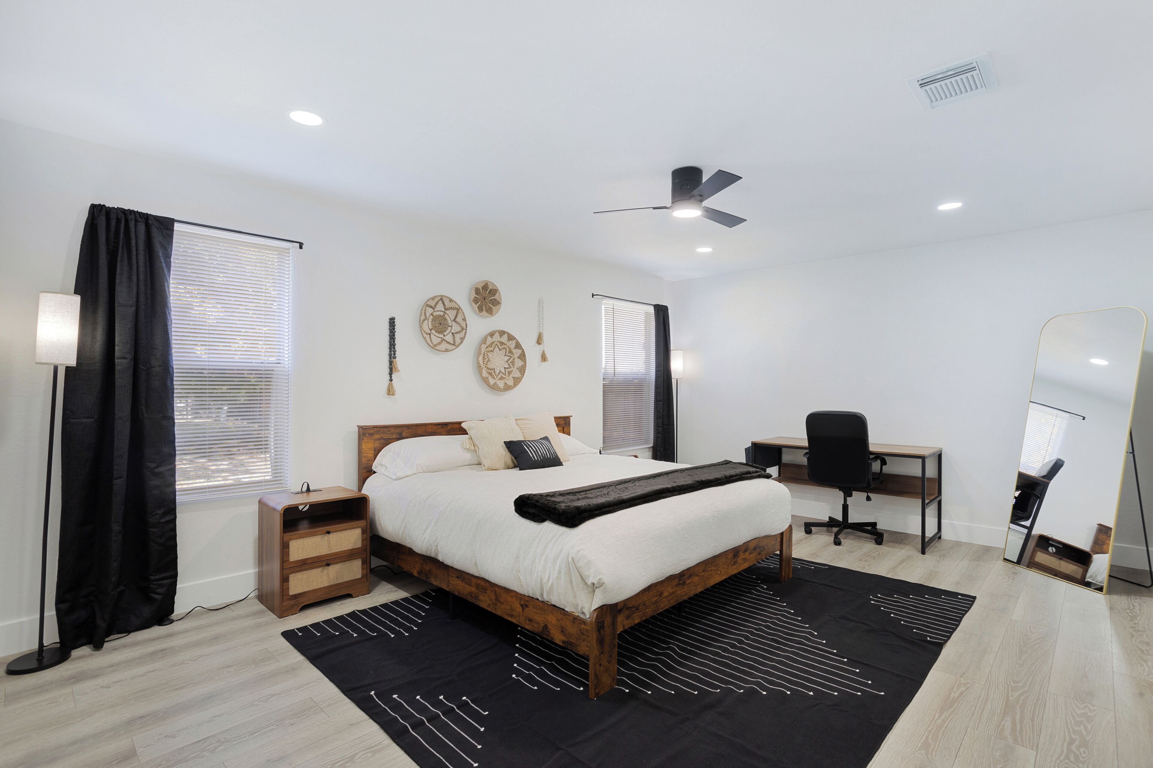 4 bedrooms, desk, iron/ironing board, travel crib