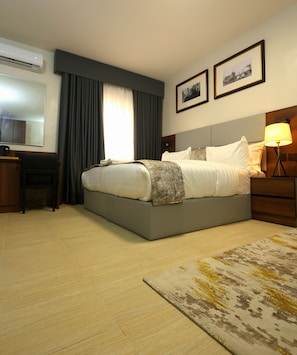 Deluxe Room | Desk, laptop workspace, free WiFi - Ringruby Hotel Value County (Sangotedo.)