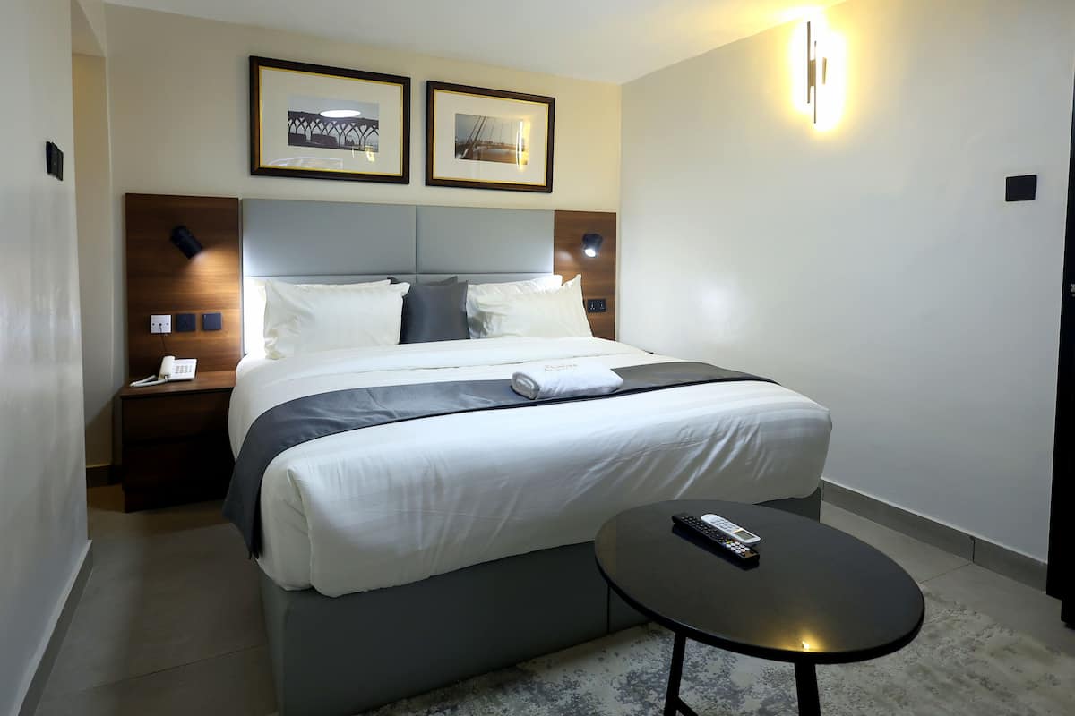 Executive Room | Desk, laptop workspace, free WiFi