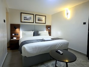 Executive Room | Desk, laptop workspace, free WiFi - Ringruby Hotel Value County (Sangotedo.)