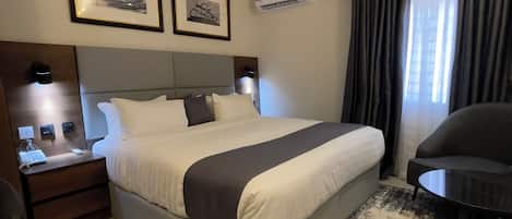 Habitación ejecutiva | Escritorio, espacio para trabajar con un portátil, wifi gratis