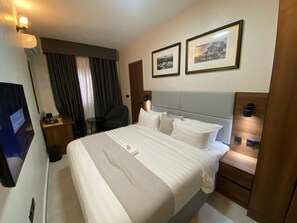 Standard Room | Desk, laptop workspace, free WiFi - Ringruby Hotel Value County (Lekki)