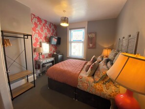 6 bedrooms, iron/ironing board, WiFi - Exclusive Private Hotel Stay For Families-Breakfast Included (Blackpool)