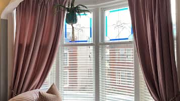 6 bedrooms, iron/ironing board, WiFi