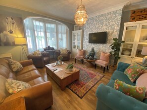 TV - Exclusive Private Hotel Stay For Families-Breakfast Included (Blackpool)