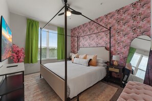 1 bedroom, desk, iron/ironing board, travel cot - Ocean Paradise 1BR/1BA Near Atlantic Beach (Jacksonville)