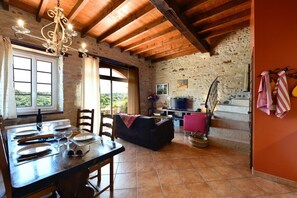 Dining - ENDRIMONS - VIELLESEGURE (VIELLESEGURE)