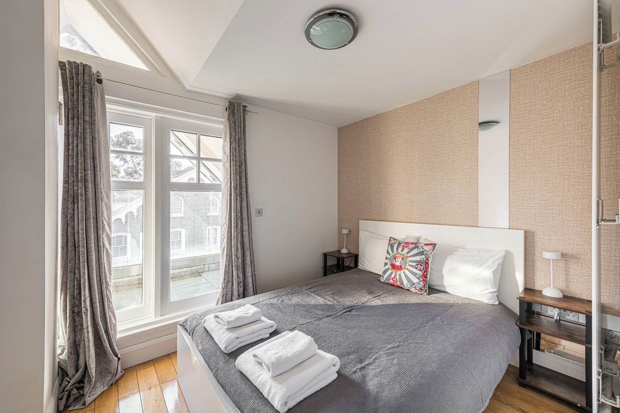 2 bedrooms, iron/ironing board, Internet, bed sheets