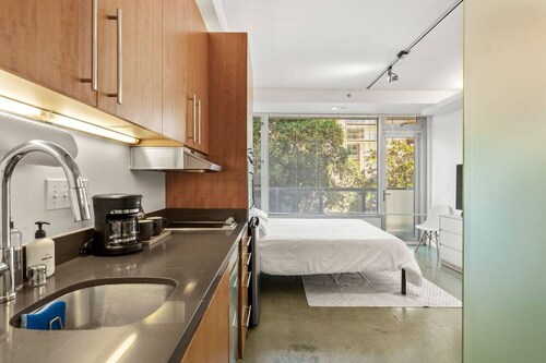 Studio apt walkable to Oracle Park