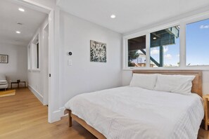 1 bedroom, iron/ironing board, free WiFi, bed sheets - Modern 1BR Noe Valley Apt with laundry & backyard (San Francisco)