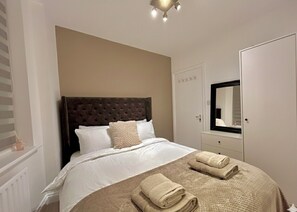 2 bedrooms, iron/ironing board, travel cot, WiFi - Shoreditch Central 2 Bedroom Apartment (London)