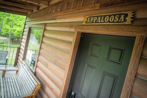 Exterior detail - Enjoyable 1-bedroom cabin with AC in quaint Jasper (Jasper)