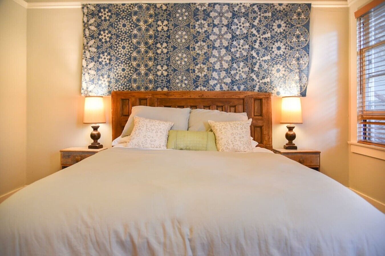 Iron/ironing board, free WiFi, bed sheets
