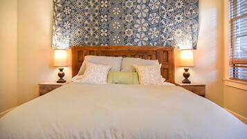 Iron/ironing board, free WiFi, bed sheets