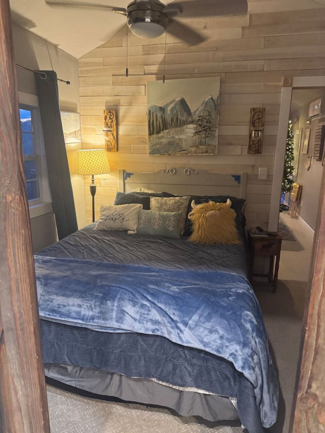 1 habitación, tabla de planchar con plancha, cuna de viaje y wifi 