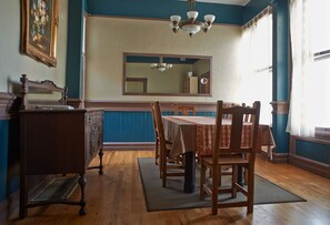 Dining - Victorian 2 BR Walkable to Mission St & Bernal Hts (San Francisco)
