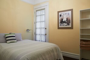 2 bedrooms, desk, iron/ironing board, free WiFi - Victorian 2 BR Walkable to Mission St & Bernal Hts (San Francisco)