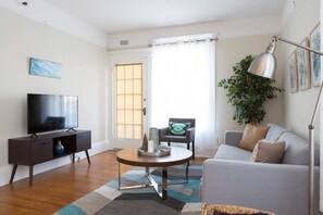 Smart TV - 1BR/1BA hidden gem walkable to MUNI - 15 min DT SF (San Francisco)