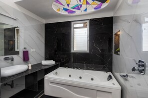 Villa, Garden View | Bathroom - Retro Visawa (Lonavala)