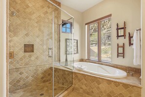 Shower, hair dryer, towels, shampoo - 3BR Luxury Villa @ The Rocks, Pool,Troon Golf, Spa, Daily Cleaning, Clubhouse (Scottsdale)