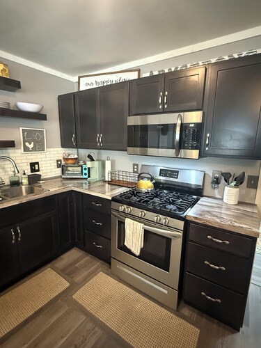 Higgins Lake Charming 3-Bedroom Cottage with Lake Access near Snowmobile Trails