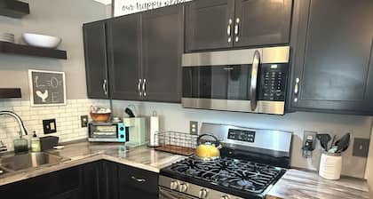 Higgins Lake Charming 3-Bedroom Cottage with Lake Access near Snowmobile Trails