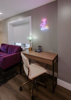 Interior - Steps from KC Streetcar - The Fountain (Kansas City)