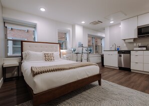 1 bedroom, iron/ironing board, WiFi, bed sheets - Steps From KC's Streetcar | The Speakeasy (Kansas City)