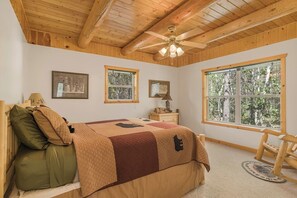 3 makuuhuonetta, vauvan matkasänky, Wi-Fi, vuodevaatteet