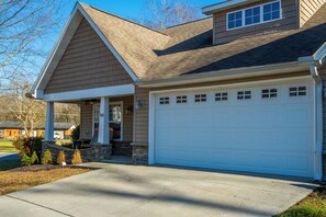 Exterior - Festive Cozy Holiday 2BR Haven: <1 Mi Parkway Pool (Sevierville)
