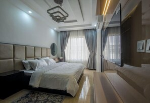 2 bedrooms, iron/ironing board, free WiFi, bed sheets - 2 Bedroom En-Suite, Wi-Fi, Secured, 24/7 Power (Lagos)