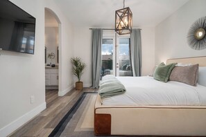 4 Schlafzimmer, Schreibtisch, Bügeleisen/Bügelbrett, Reisekinderbett