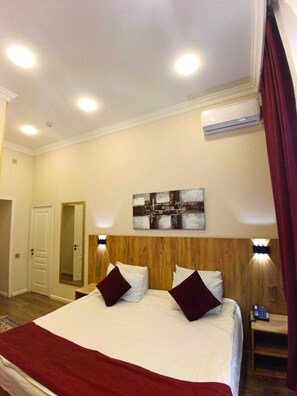 In-room safe, desk, laptop workspace, blackout curtains - L10D10 Hotel Baku  (Baku)