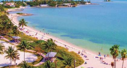 Gorgeous Coral Lagoon Villa - Top Rated Resort in Marathon w/ Boat Slip -Amazing