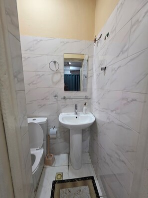 ดีลักซ์อพาร์ทเมนท์, วิวภูเขา | ห้องน้ำ