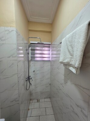Deluxe Apartment, Mountain View | Bathroom - Rehobooth Knightbridge  (Kwabenya)