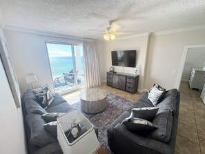 Smart TV - Direct Beachfront, Largest Balcony,4BR-4Ba, Bunks, 2 Master Beds, Full Remodel (Panama City Beach)