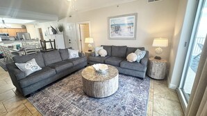Smart TV - Direct Beachfront, Largest Balcony,4BR-4Ba, Bunks, 2 Master Beds, Full Remodel (Panama City Beach)
