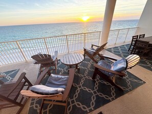 Property grounds - Direct Beachfront, Largest Balcony,4BR-4Ba, Bunks, 2 Master Beds, Full Remodel (Panama City Beach)