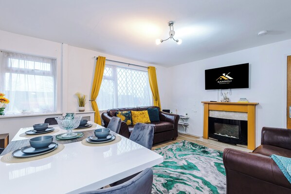 Living room - Large Modern 5-Bed House (Westhoughton)