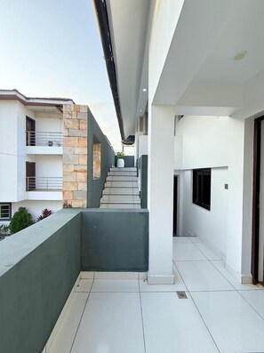 Exterior detail - 2 Bedroom En-Suite, Wi-Fi, Secured, 24/7 Power (Lekki)