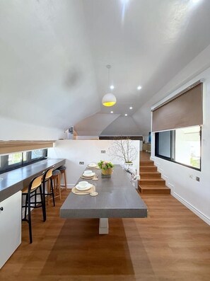 Dining - 2 Bedroom En-Suite, Wi-Fi, Secured, 24/7 Power (Lekki)