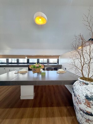 Dining - 2 Bedroom En-Suite, Wi-Fi, Secured, 24/7 Power (Lekki)