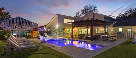 Een verwarmd zwembad