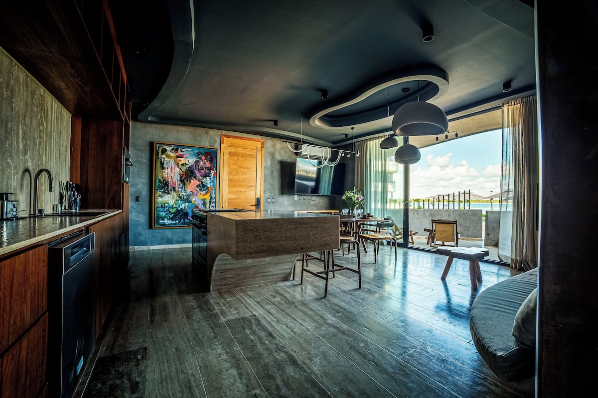 Apartamento luxo, 2 quartos, piscina particular, vista para o mar | Área de estar