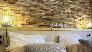 3 bedrooms, iron/ironing board, free WiFi, bed sheets