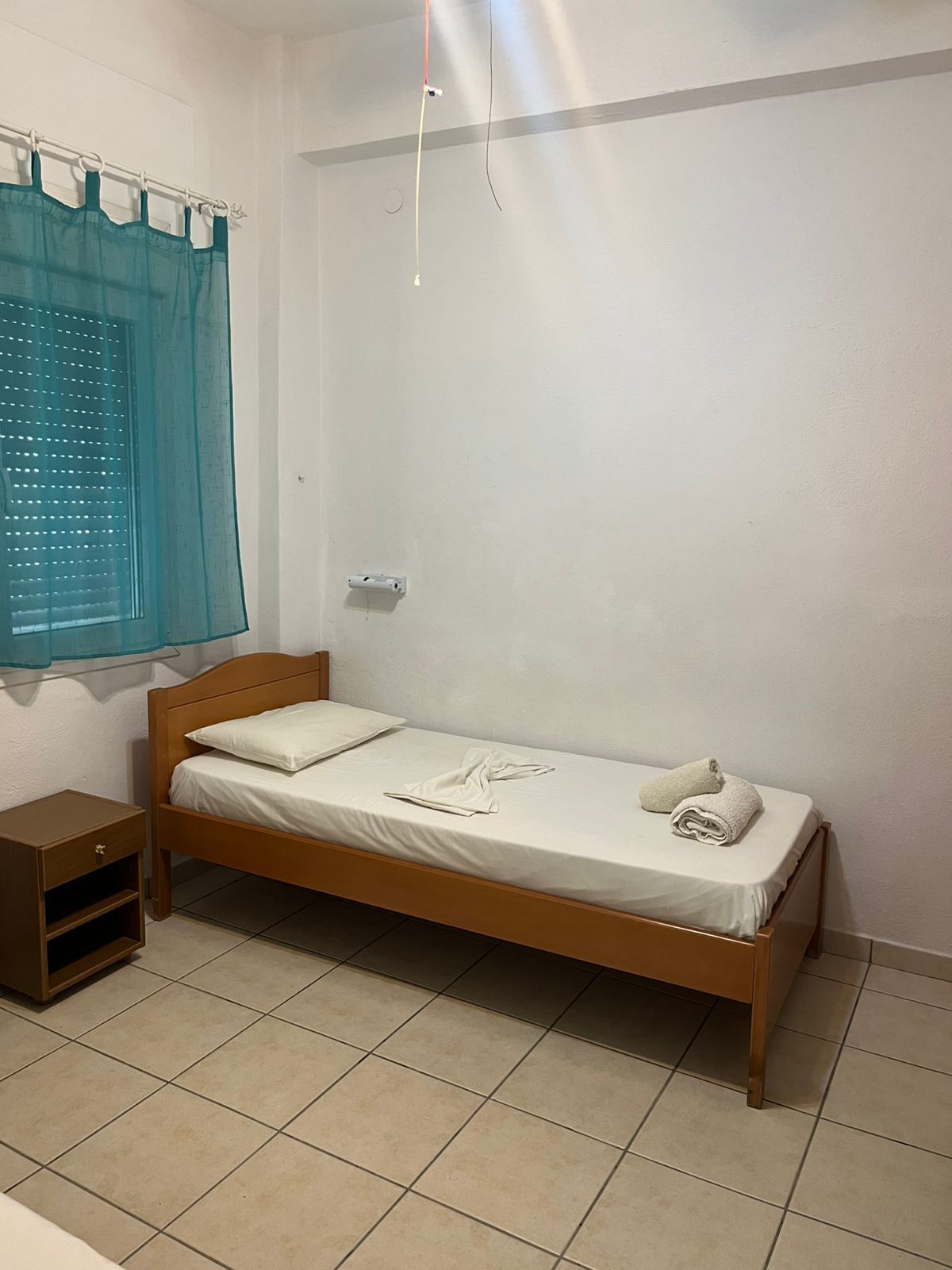 Yhden hengen standard-huone | Tallelokero huoneessa, pimennysverhot, ilmainen Wi-Fi